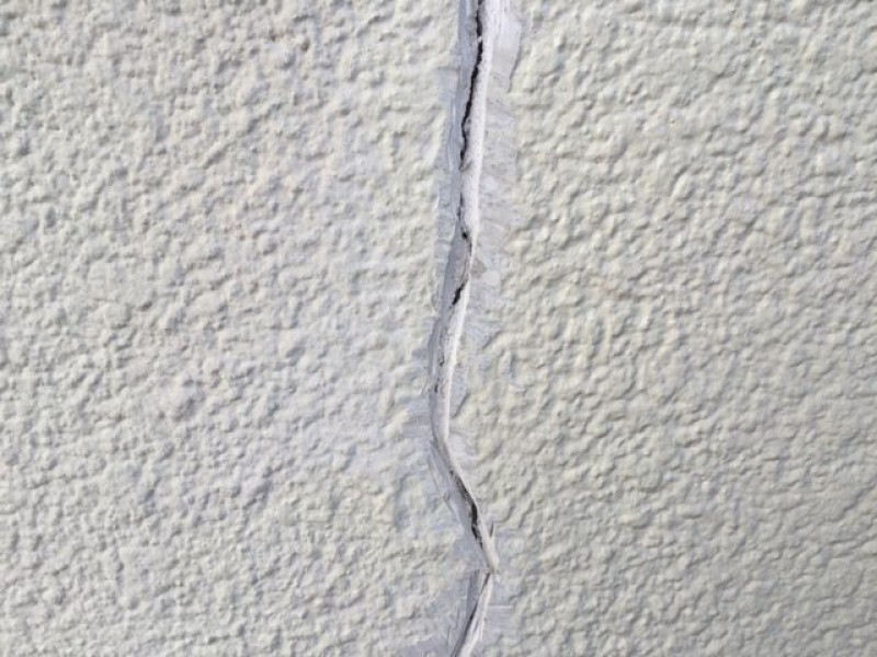 モルタル壁のクラック(ひび割れ)の補修方法の画像